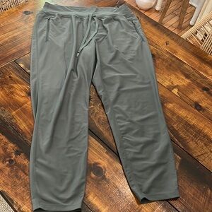 Old Navy High Rise Jogger - Size L